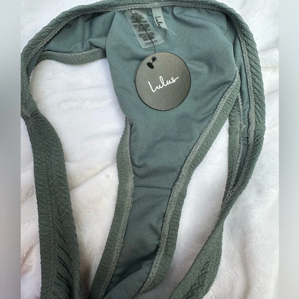 NWT Lulu’s bikini bottoms in gray/green.  Size Large.‎